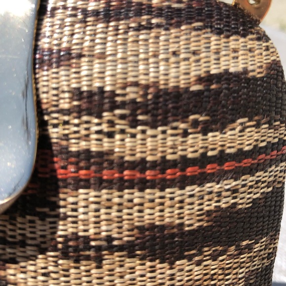 Handmade hand bag with gold tone chain - Picture 3 of 8